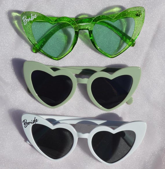 Custom Green Heart Sunglasses: Bachelorette Party Favors - Etsy display picture 3
