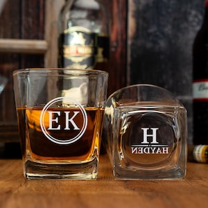 Personalisiertes Whiskyglas, gravierte Old Fashion Whisky Box, Groomsmen Geschenkideen, Barware Geschenk für Whiskyliebhaber, Groomsmen Hochzeitsgeschenke