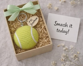 Llavero de pelota de tenis de crochet personalizado, regalo de tenis amigurumi hecho a mano