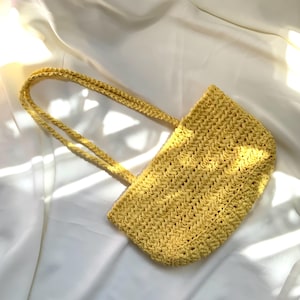 borsa gialla in rafia naturale lavorata a maglia, borsa Pinterest, borsa lavorata a maglia, borsa di carta in rafia