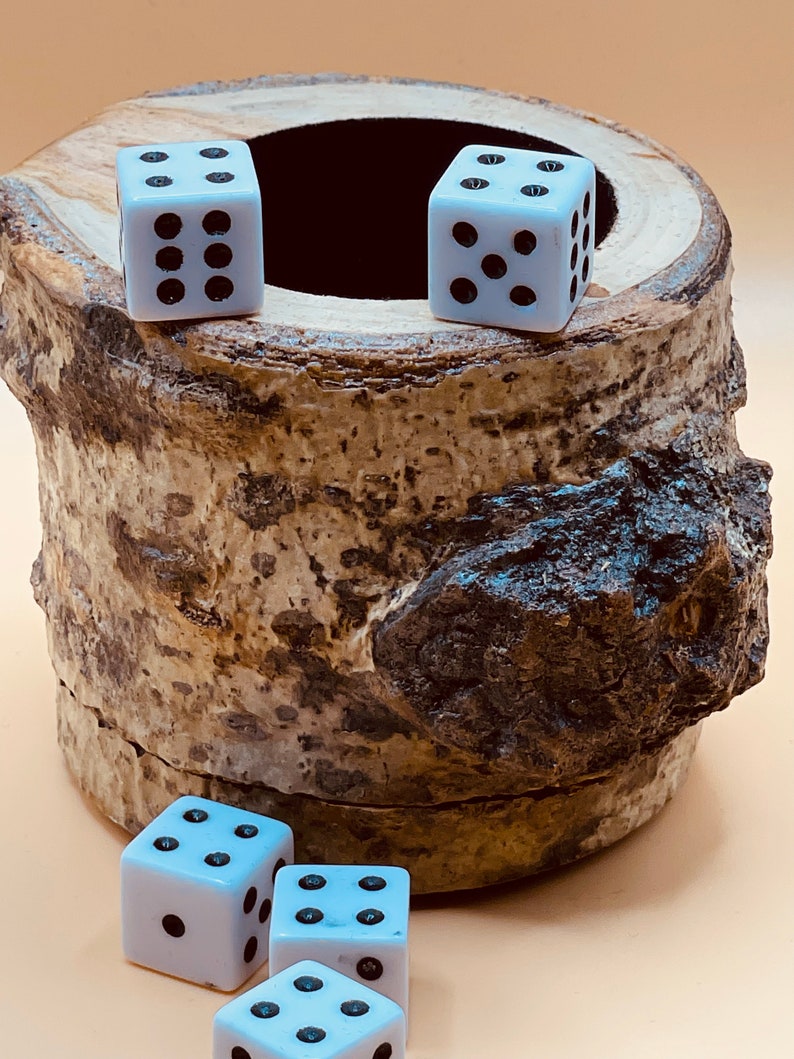 Wood dice cup Aspen image 2
