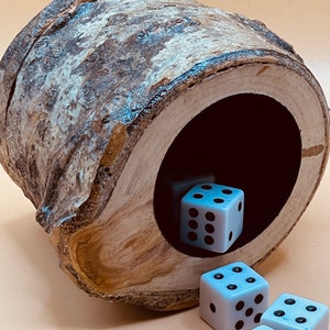 Wood dice cup Aspen image 1