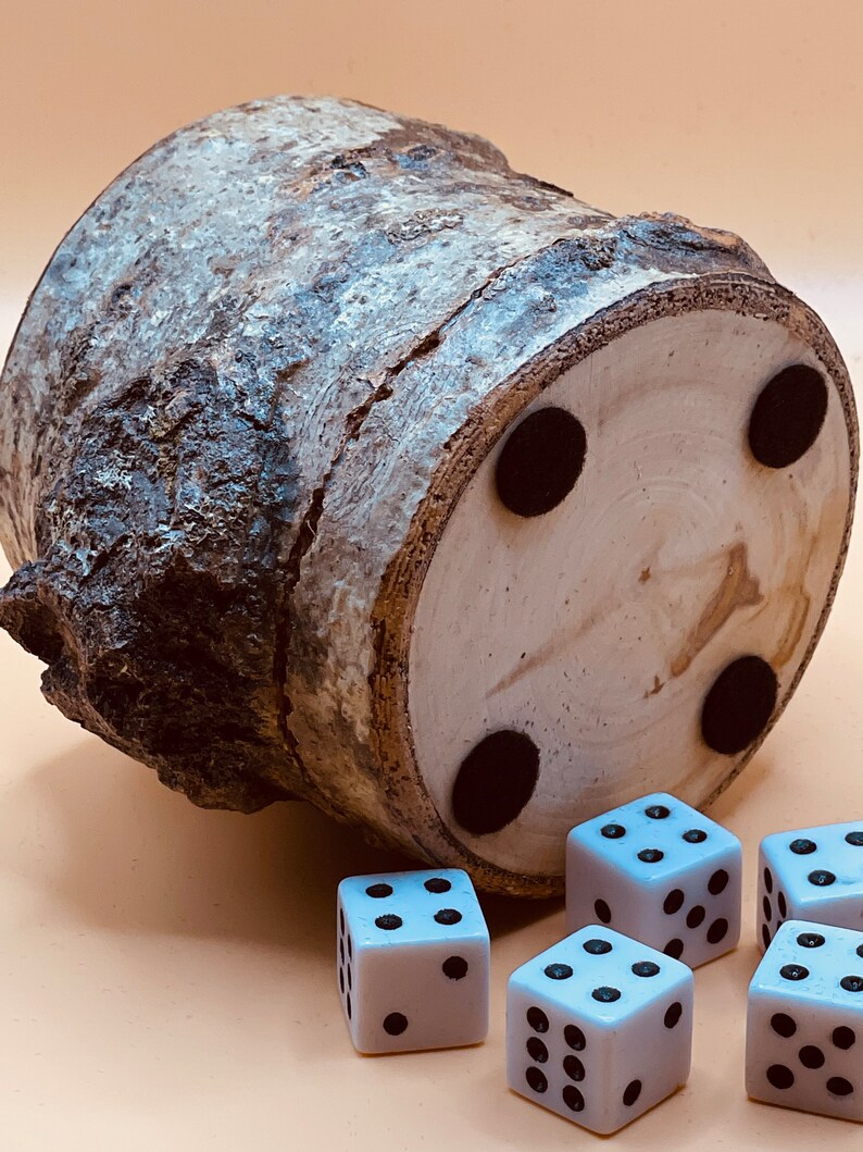 Wood dice cup Aspen image 3