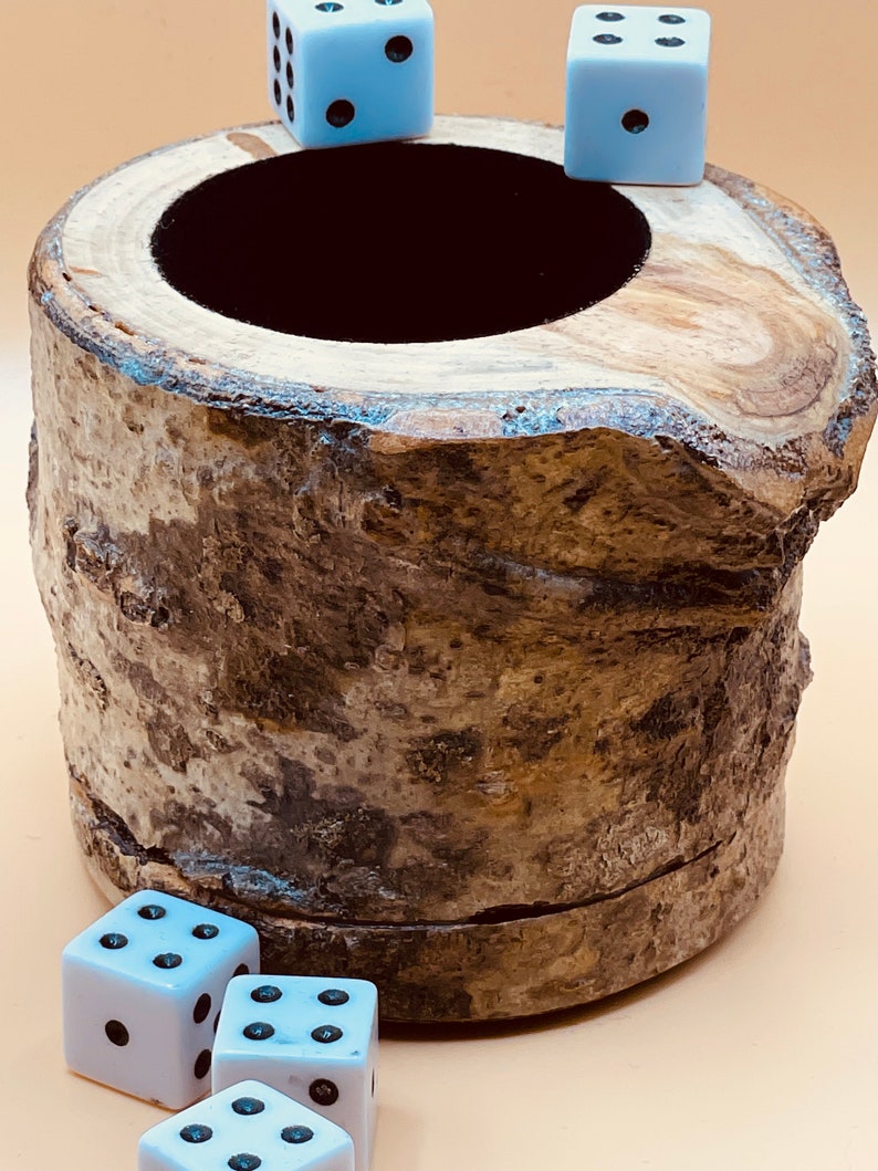 Wood dice cup Aspen image 4