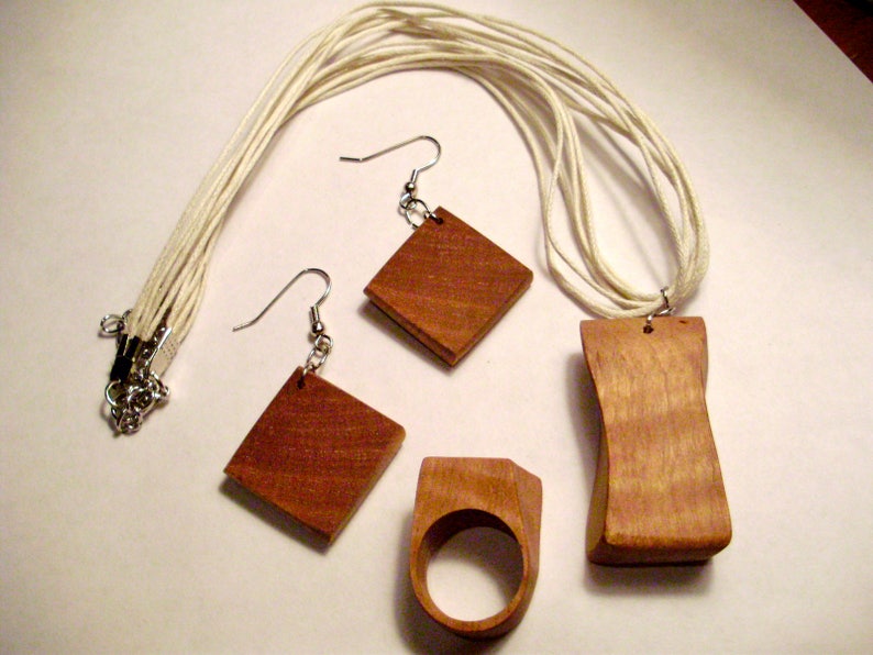 Exotic Pyinma wood ring pendant and earrings set