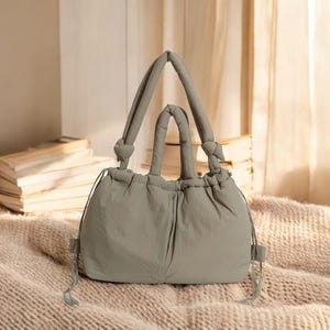 Gesteppte Nylon-Puffer-Einkaufstasche - Kordelzug-Schulterrucksack - stilvolle Damen-Reisehandtasche mit geknoteten Riemen