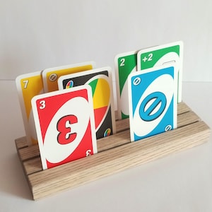 Houten standaard met 3 vakken, grijs van kleur, geschikt voor diverse foto's en visitekaartjes.