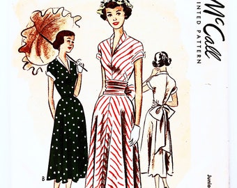 Vintage Pattern 1940s Dress V Neck Chevron Dress with Flare Skirt and Big Bow Sash 33 Bust