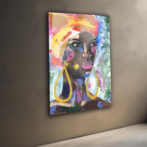 Abstraktes Glasbild Afrikanerin: Beschwingte ethnische Wandkunst