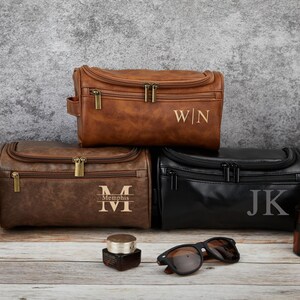 Trousse de toilette en cuir personnalisée pour homme, kit Dopp gravé, cadeau d'anniversaire pour lui, trousse de toilette de voyage, accessoire en cuir pour garçons d'honneur