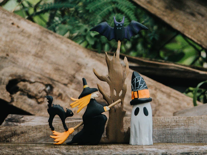 Wooden Spooky Tree Figurine, Haunted Forest Halloween Decoration, Handcrafted Haunted Tree Ornament, Rustic Wooden Tabletop Decor