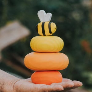 Handmade Wooden Bee Toy – Eco-Friendly Waldorf Montessori Bee Figurine, Pretend Play Animal Toy, Chunky Honeybee Decor, Beehive Toy
