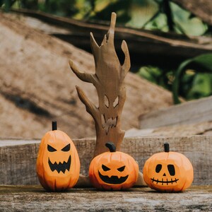 Wooden Spooky Tree Figurine, Haunted Forest Halloween Decoration, Handcrafted Haunted Tree Ornament, Rustic Wooden Tabletop Decor