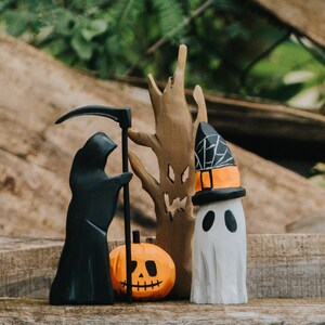 Wooden Spooky Tree Figurine, Haunted Forest Halloween Decoration, Handcrafted Haunted Tree Ornament, Rustic Wooden Tabletop Decor