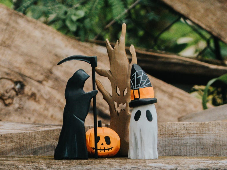 Wooden Spooky Tree Figurine, Haunted Forest Halloween Decoration, Handcrafted Haunted Tree Ornament, Rustic Wooden Tabletop Decor