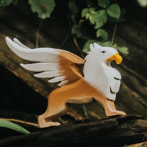 Figura de grifo de madera, grifo hecho a mano, criaturas míticas del cielo, decoración de animales de fantasía, regalo hecho a mano para amantes de la fantasía.
