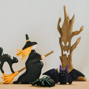 Wooden Spooky Tree Figurine, Haunted Forest Halloween Decoration, Handcrafted Haunted Tree Ornament, Rustic Wooden Tabletop Decor