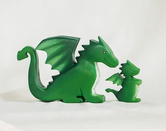 Juguete de madera de dragón verde, figura de dragón pintada a mano, criatura fantástica Waldorf, animal mítico de madera, regalo original.