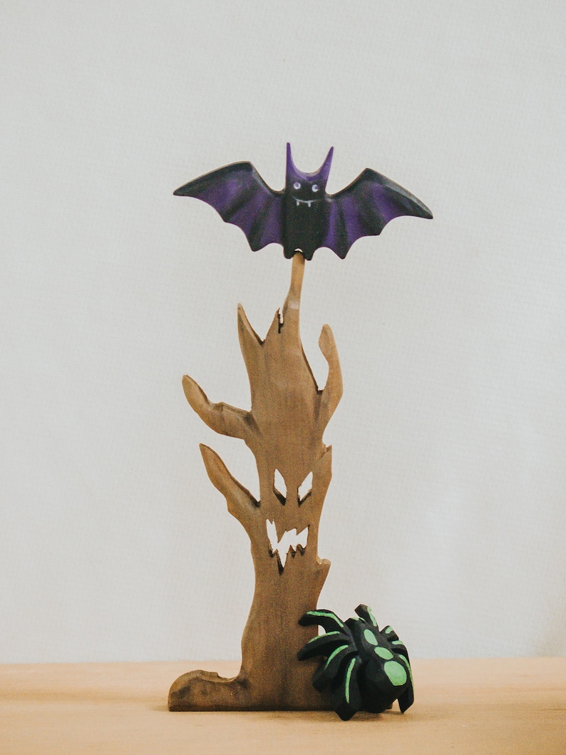 Wooden Spooky Tree Figurine, Haunted Forest Halloween Decoration, Handcrafted Haunted Tree Ornament, Rustic Wooden Tabletop Decor
