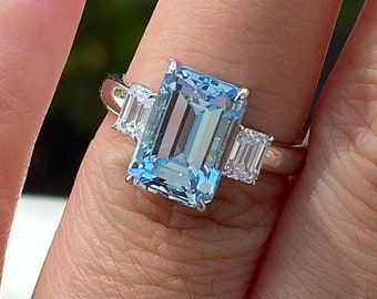 3 ストーン エメラルド カット 3CT モアッサナイト エンゲージ リング