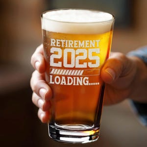 Retirement Party Gift, Retirement 2025 Loading Beer Glass, Funny Beer Pint Glass Gift for Men, Retired Dad Gift, Engraved Beer Glass