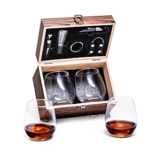 Anniversary Gift for Husband or Wife | Wine Glass Gift Set with Custom Box | Romantic Personalized Gift for Couples | Engraved Wine Gift