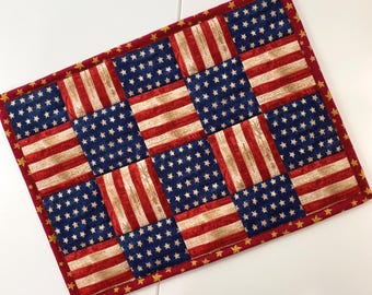 Patriotic Quilted Trivet: Large Hot Pad for Casseroles