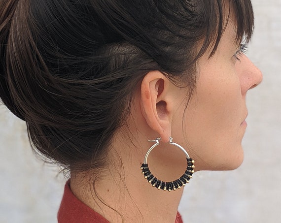 C A L Y P S O . Black Silver Plated Fiber Hoop Earrings . Textile Jewellery . Boho Earrings Jewelry . Design by .. raïz ..