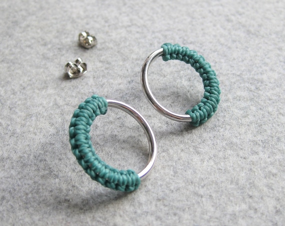 M E Ï A . Circle Silver Hoop Stud Earrings . Modern Fiber Jewelry . Micro Macramé .  © Design by .. raïz ..
