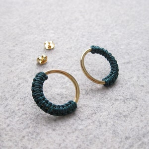 Emerald Green Macrame Stud Hoops Earrings . Round Circle Studs . Modern Fiber Jewelry . Geometric Jewellery . Design by .. raïz ..