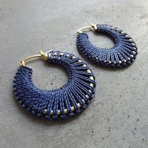 Indigo Fiber Hoop Earrings . Blue Chunky Fiber Brass Woven Hoops . Woven Jewelry . Modern Macramé Textile Jewellery . Design by .. raïz ..