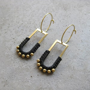 Brass Hoop Earrings . Beaded Earrings . Black and Gold . Fiber Modern Macrame Jewelry . Textile Jewellery . Gold Black . Light Earrings