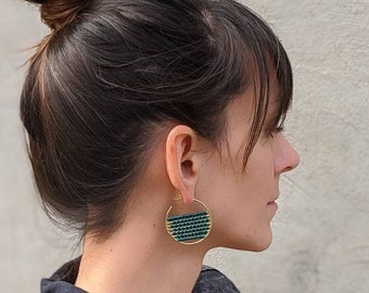 Woven Brass Hoop Earrings . Green Fiber . Golden Hoops . Modern Textile Jewelry . Stud Hoops . Design by .. raïz ..