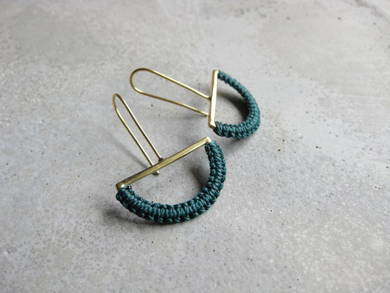 O L G A . Emerald Green on Brass . Semicircle Dangle Earrings . Modern Macrame Textile Jewelry  © Design by .. raïz ..