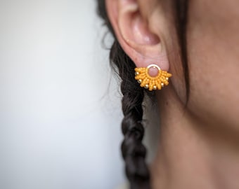 Pendientes de micro macramé con cuentas: joyería bohemia chic