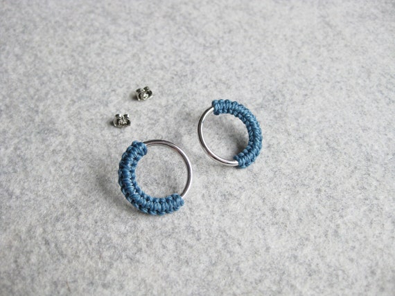 M E Ï A . Circle Silver Hoop Stud Earrings . Modern Fiber Jewelry . Micro Macramé .  © Design by .. raïz ..