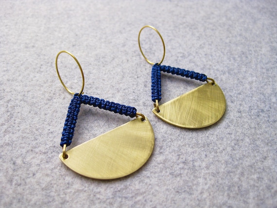 P e n d u l u m . Brass Disc Hoop Earrings with Geometric Fiber Detail . © Design by .. raïz ..