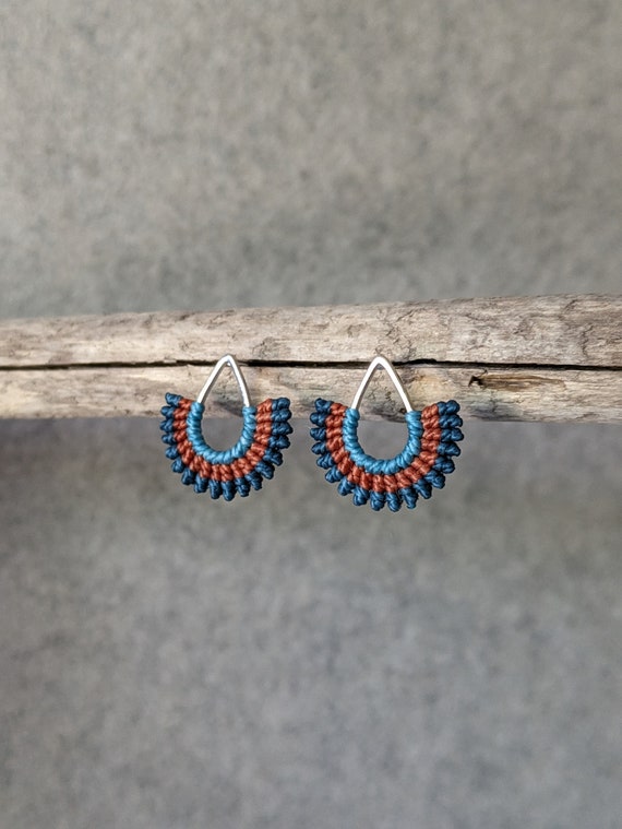 I b e y i . Micro Macrame Teardrop Silver Stud Earrings . © Design by .. raïz ..