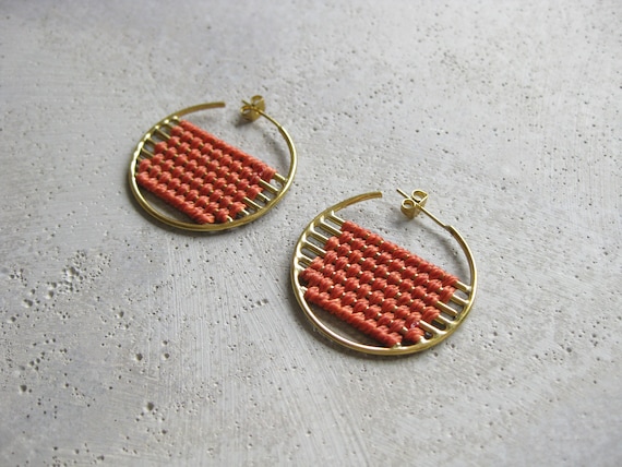 B a h i a . Woven Brass Hoop Earrings . Modern Textile Fiber Jewelry . © Design by .. raïz ..