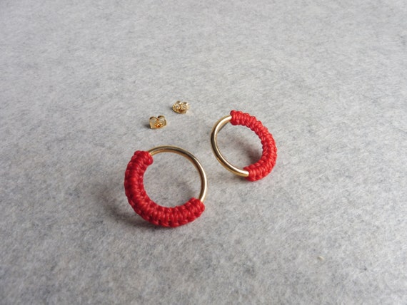 Red Circle Stud Earrings . Gold or Silver . Hoop Stud Earrings . Poppy Red . Modern Fiber Jewelry . Minimalist Geometric Macramé .. raïz ..