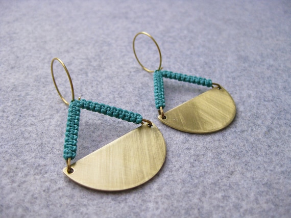 P e n d u l u m . Brass Disc Hoop Earrings with Geometric Fiber Detail . © Design by .. raïz ..