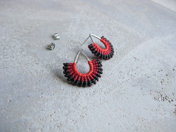 I b e y i . Micro Macrame Teardrop Silver Stud Earrings . © Design by .. raïz ..