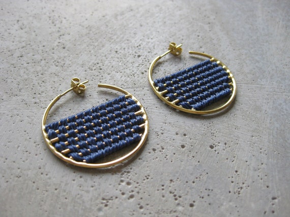 B a h i a . Woven Brass Hoop Earrings . Modern Textile Fiber Jewelry . © Design by .. raïz ..