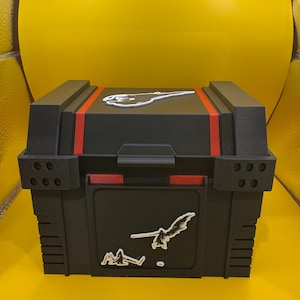 Final Fantasy 7R Shinra Treasure Chest Deck Box: Card & Dice Storage image 13