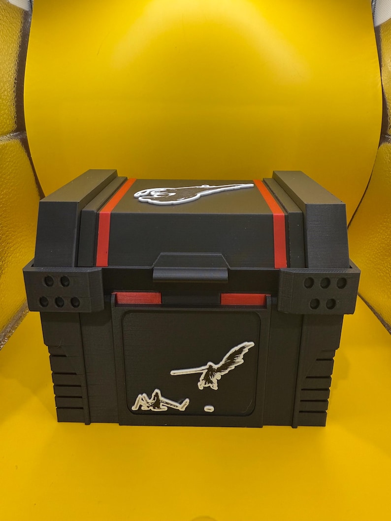 Final Fantasy 7R Shinra Treasure Chest Deck Box: Card & Dice Storage image 13