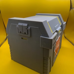 Final Fantasy 7R Shinra Treasure Chest Deck Box: Card & Dice Storage image 8
