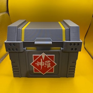 Final Fantasy 7R Shinra Treasure Chest Deck Box: Karten- & Würfelaufbewahrung