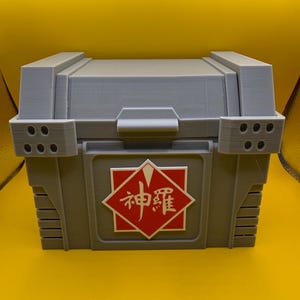 Final Fantasy 7R Shinra Treasure Box - Deck Box van 130 kaarten - of EDH met dubbele hoes - Opbergruimte voor kleine voorwerpen en dobbelstenen!