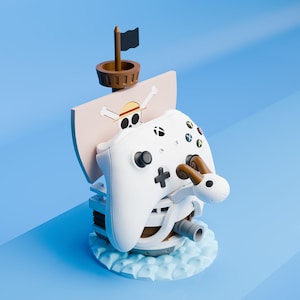 Może przedstawiać: Biały kontroler Xbox zintegrowany ze stojakiem w kształcie statku. Stojak posiada jasnoróżowy żagiel z grafiką z kreskówek, brązowy maszt z czarną flagą i niebieską podstawę w kształcie fali. Kontroler ma czarne przyciski i krzyżakowy pad kierunkowy.