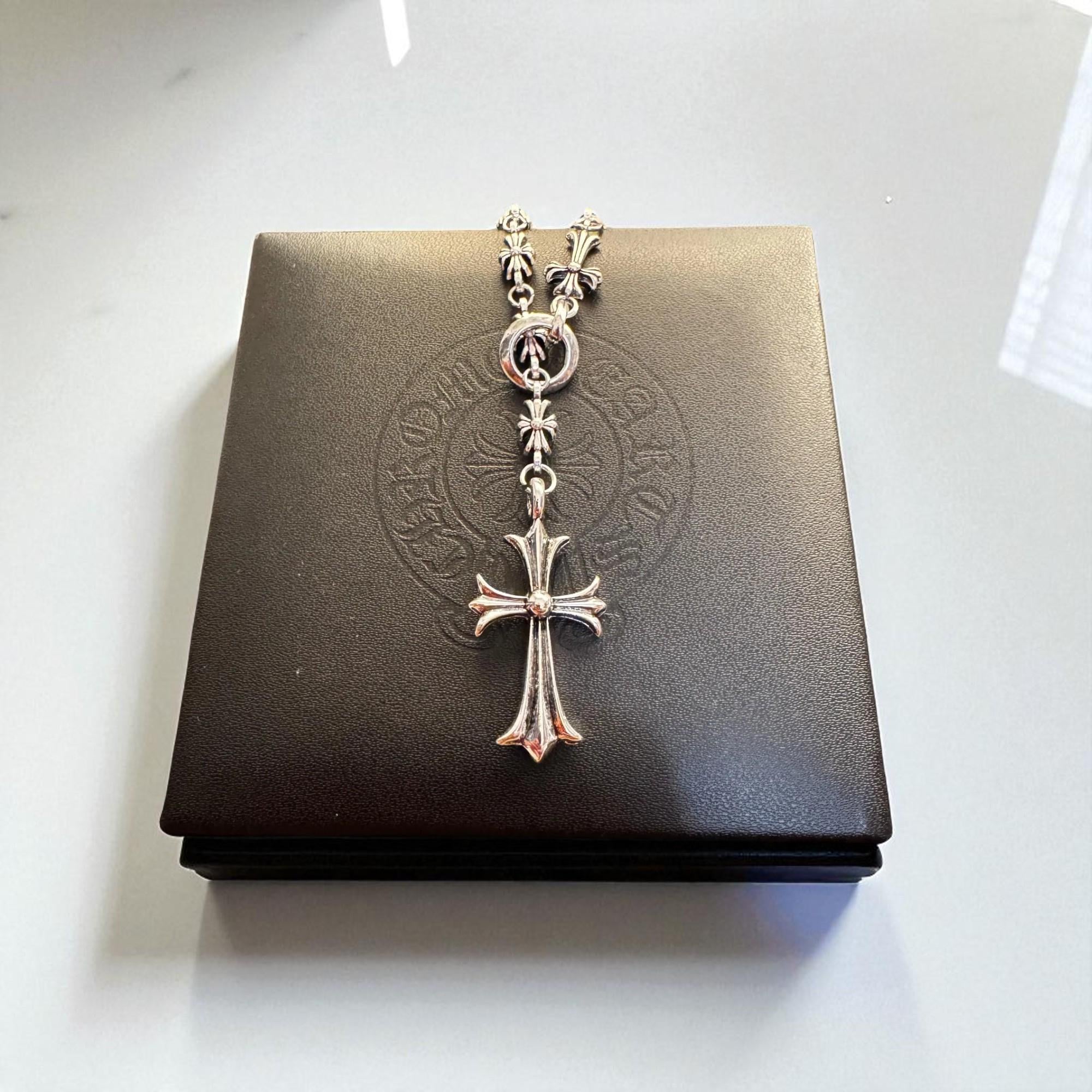アクセサリー Chrom hearts Small CH Cross Pendant Chrome Hearts 22K Gold With Blue Diamonds Tiny Cross Pendant